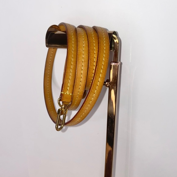 ❌❌SOLD❌❌ Louis monogram favorite crossbody - Picture 15 of 16